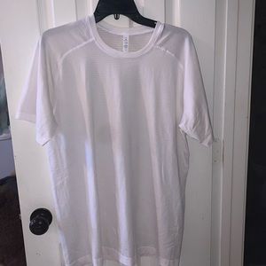 white lululemon men’s athletic tshirts